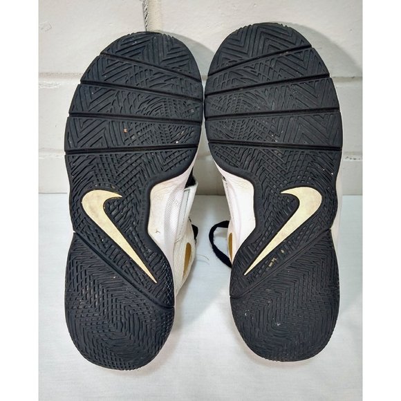 Nike Team Hustle D8 Basketball Shoes Sneakers White 881941-009 Boys Youth Size 7 - Picture 8 of 11